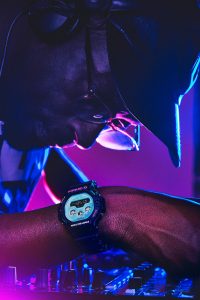 CASIO G-SHOCK SPRING AND SUMMER 2020 COLLECTION ミキサーを触るGSHOCKをつけた腕の写真